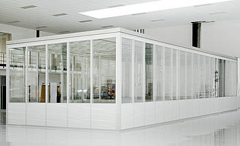 Industriewand weiß hohe Fenster